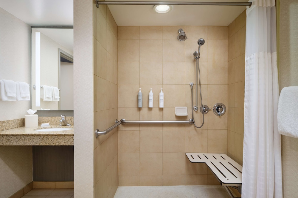 Hilton Garden Inn Schaumburg - photo 18