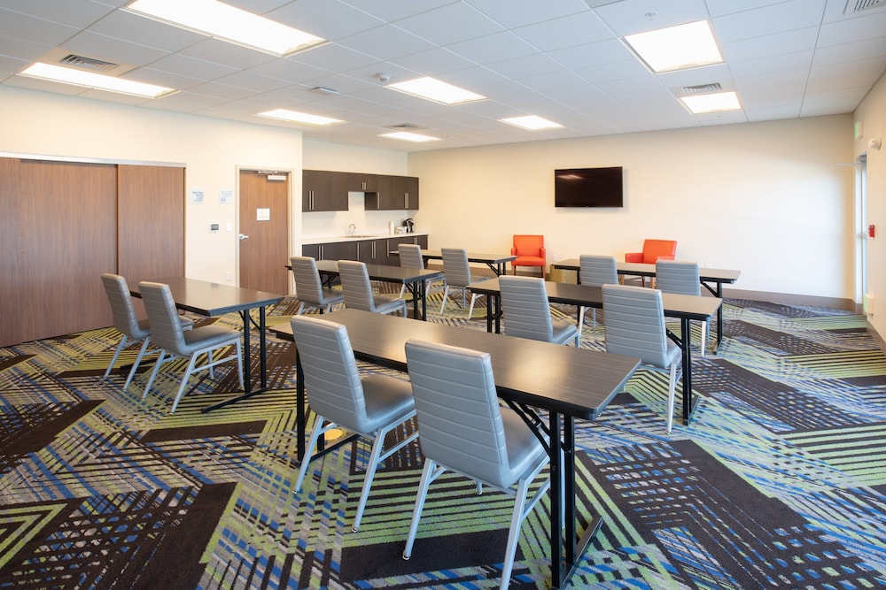 Holiday Inn Express & Suites Goodland I 70 an IHG hotel - photo 44