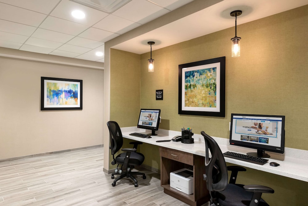 Hampton Inn Baltimore Bayview Campus - photo 32