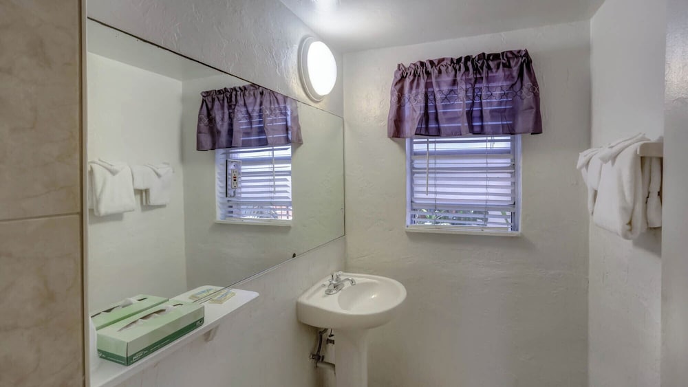 Richard's Motel - photo 89