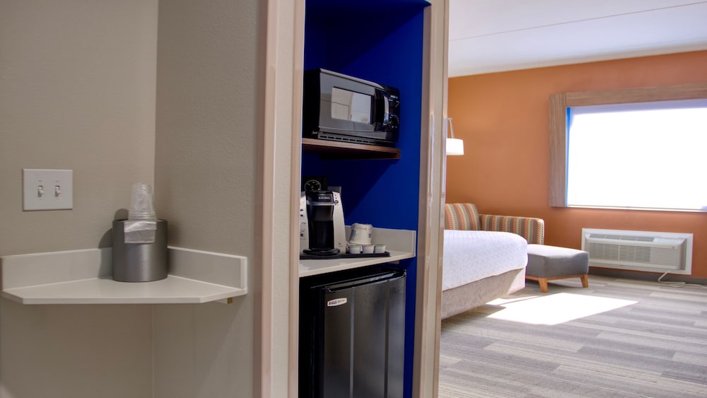 Holiday Inn Express Hotel & Suites BYRAM by IHG - photo 11