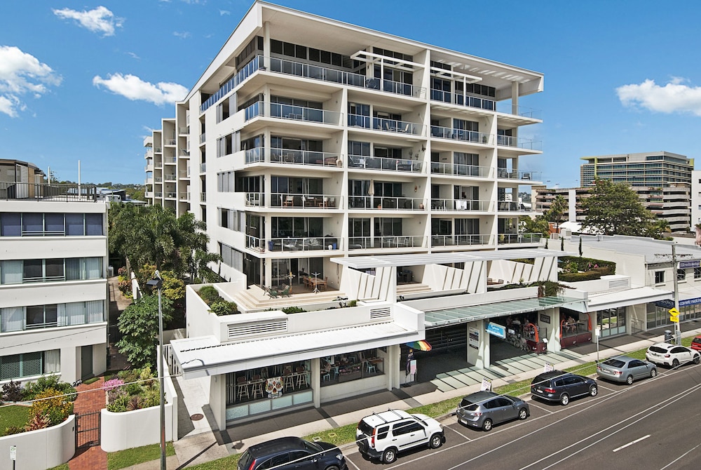 Space Holiday Apartments — 4-Star Luxury Hotel in Maroochydore, Australia