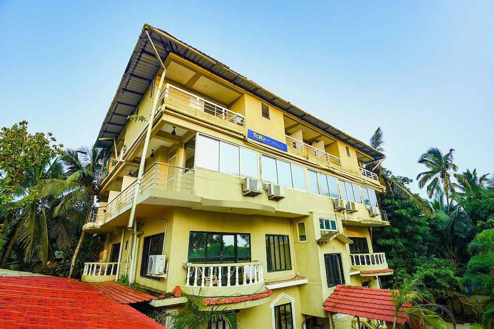 Fabhotel Edem Garden in Morjim, India