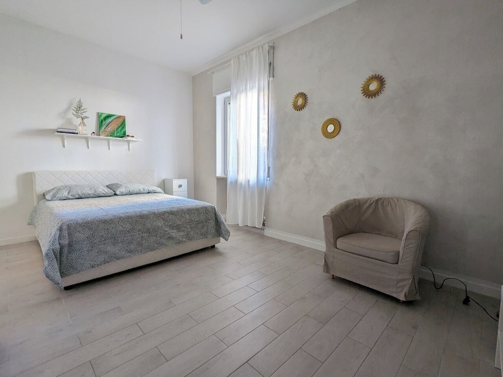 Bardolino Center Apartments — 4-Star Luxury Hotel in Bardolino, Italy