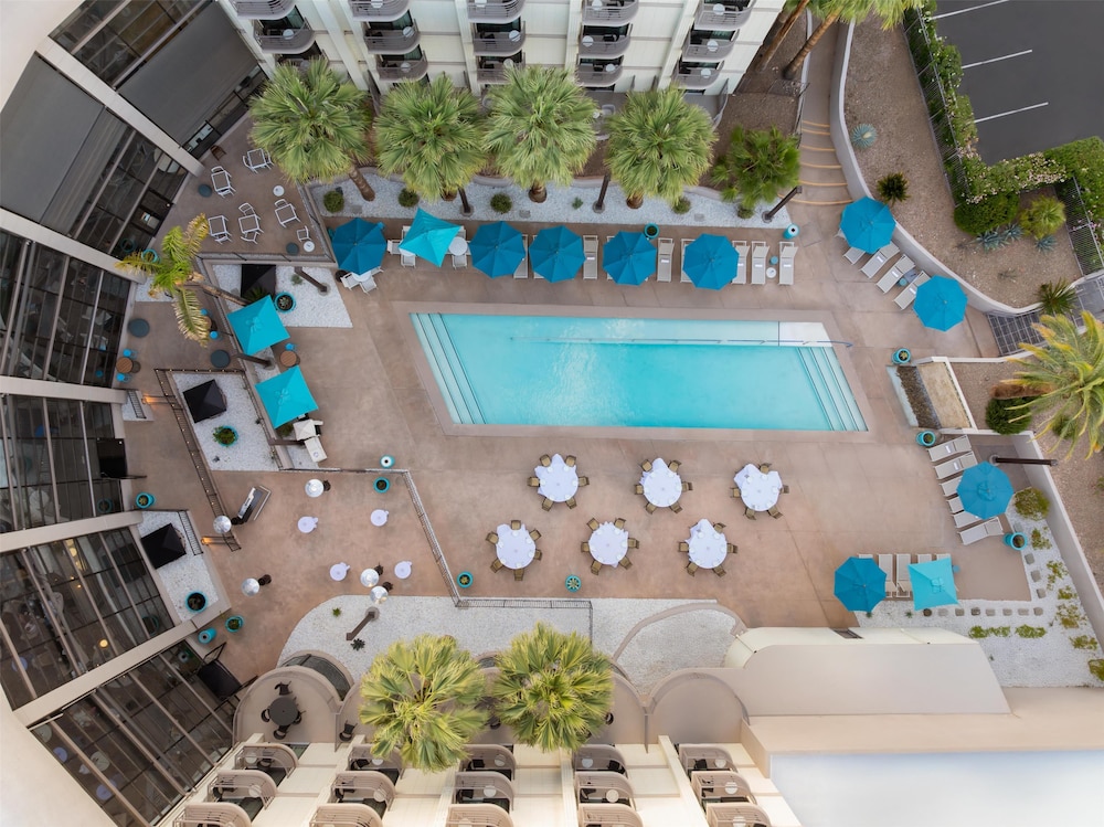 Embassy Suites by Hilton Phoenix Biltmore - photo 43