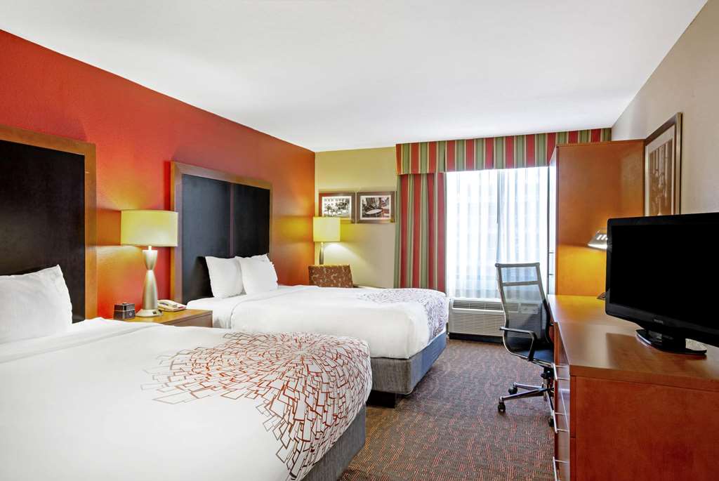 La Quinta Inn & Suites by Wyndham Williamsburg Historic Area - photo 16