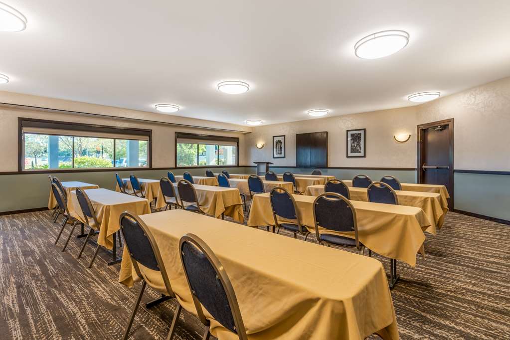 Best Western Plus Wine Country Inn & Suites - photo 11