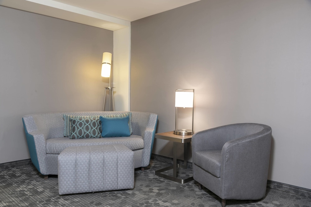 Courtyard by Marriott Cleveland Elyria - photo 10