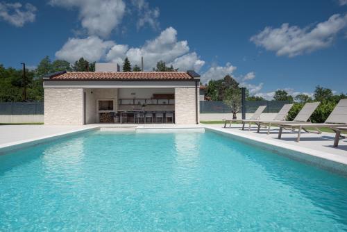 Villa Laura — 4-Star Luxury Hotel in None, Croatia