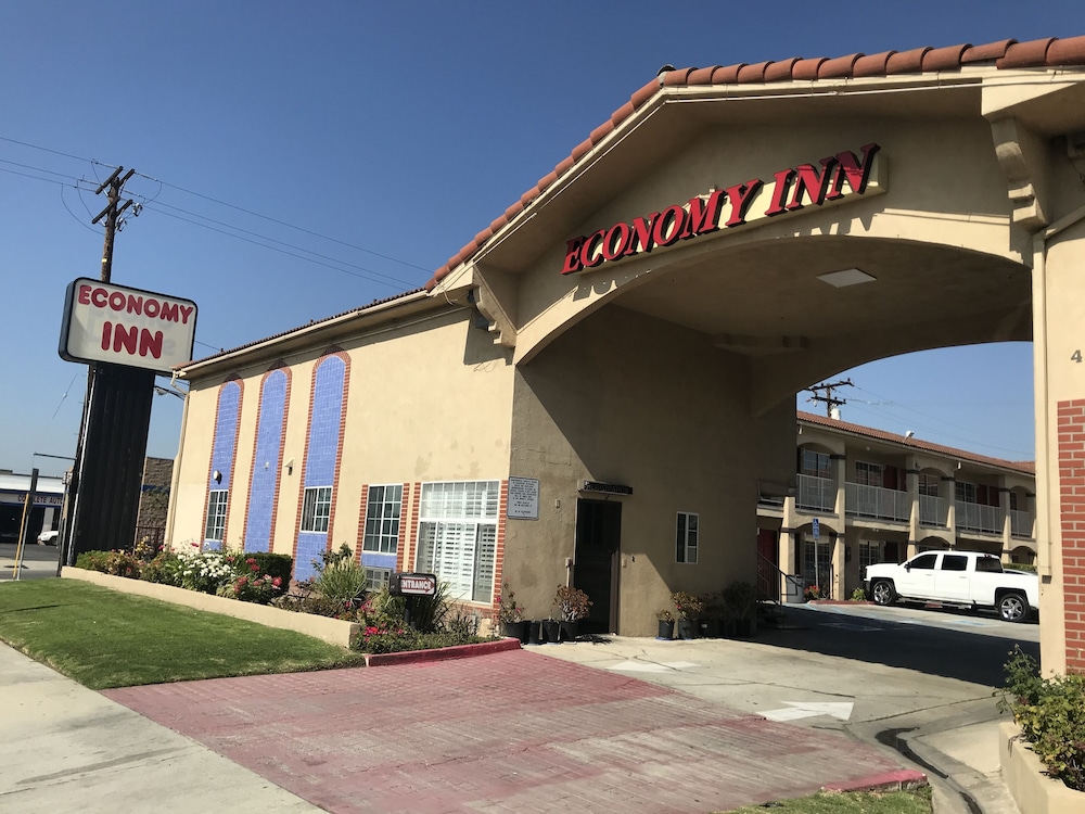 Economy Inn Lax - photo 25