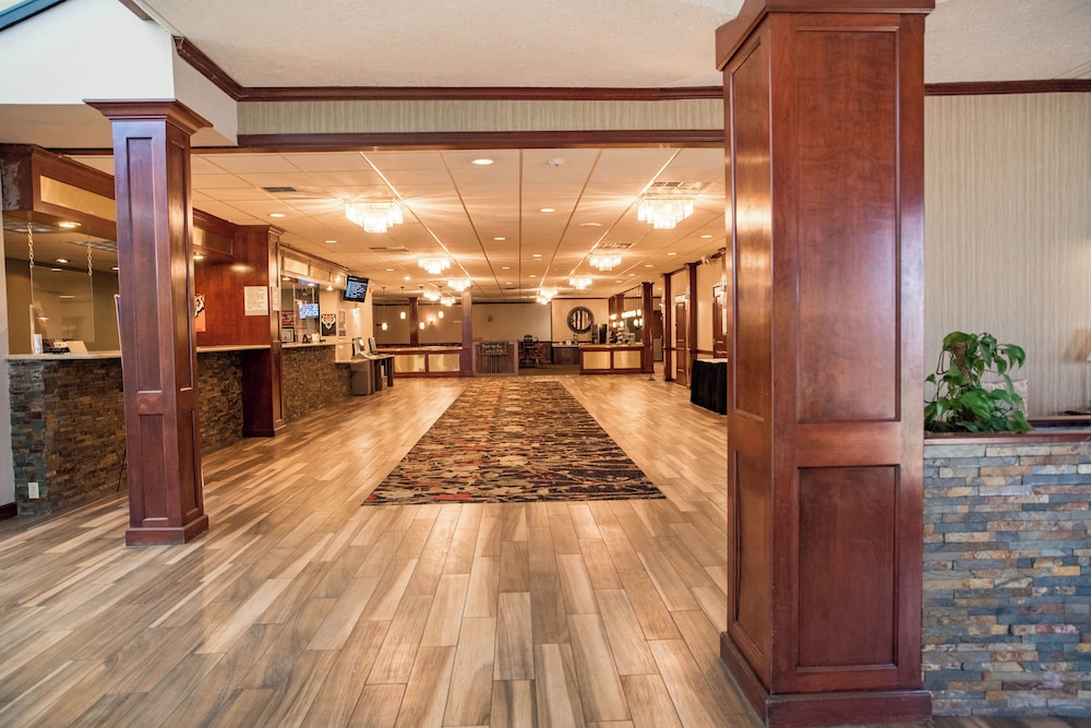 Grand Idaho Inn and Suites - photo 2