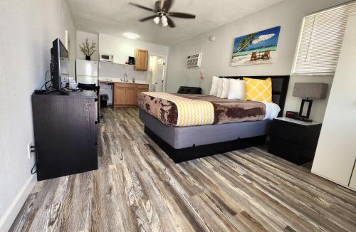 Johns Pass Beach Motel - photo 70