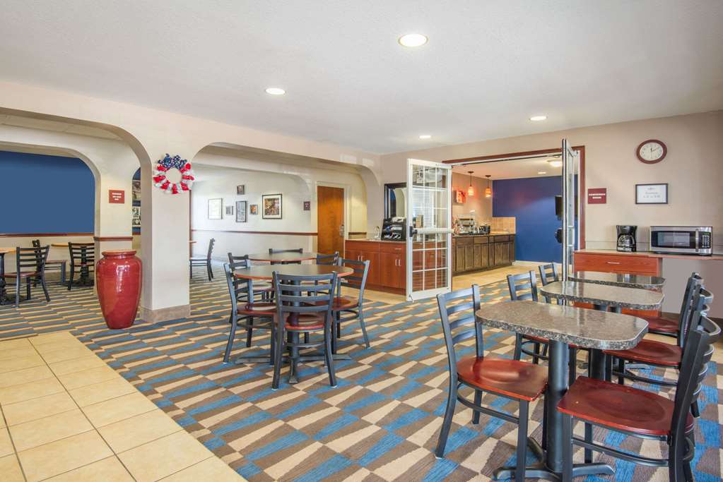 Microtel Inn & Suites by Wyndham Miami - photo 13