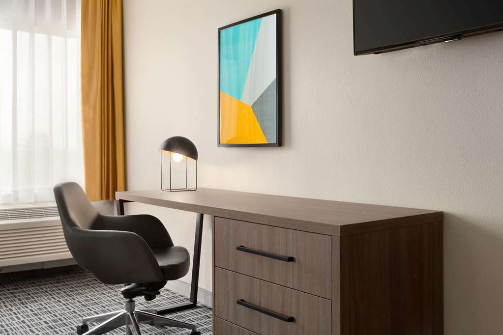 La Quinta Inn & Suites by Wyndham Richmond Sugarland - photo 14