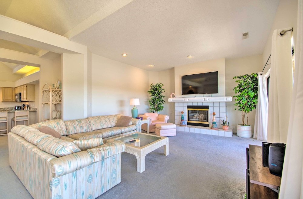 Waterfront Condo with Resort Perks in Lake Ozark - photo 6