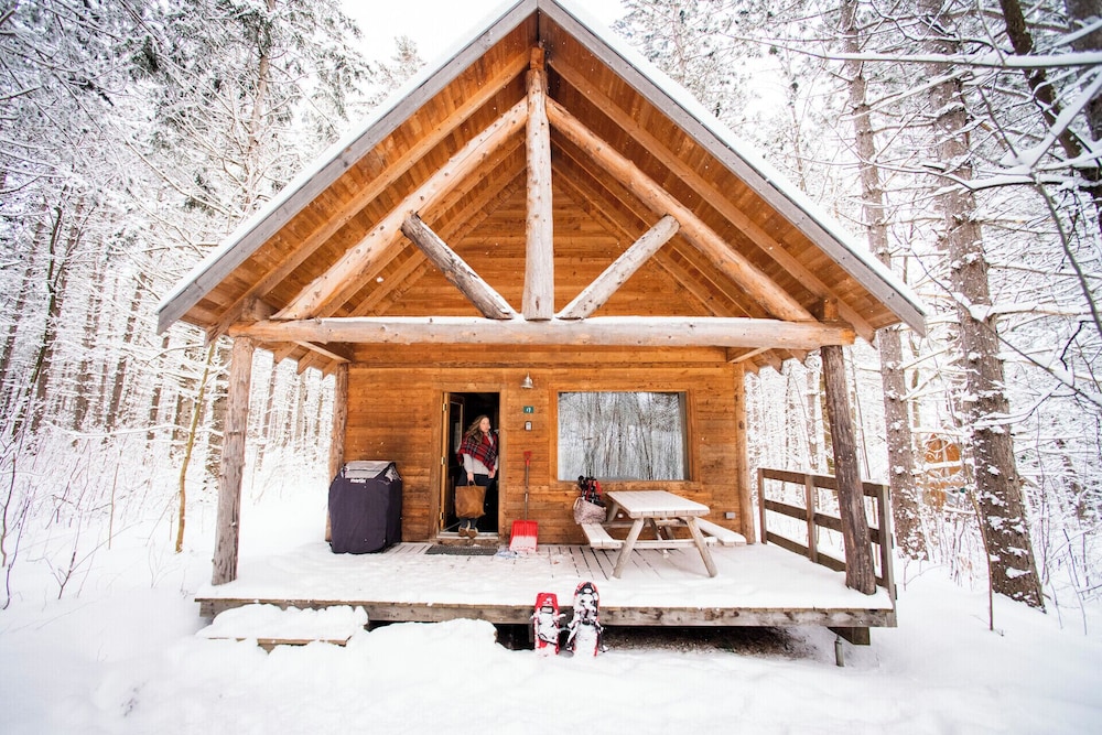 Huttopia White Mountains - carbon neutral hotel in Conway