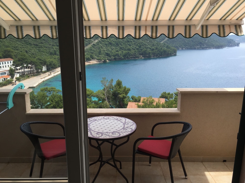 Apartments Ladesta — 4-Star Luxury Hotel in Lastovo, Croatia