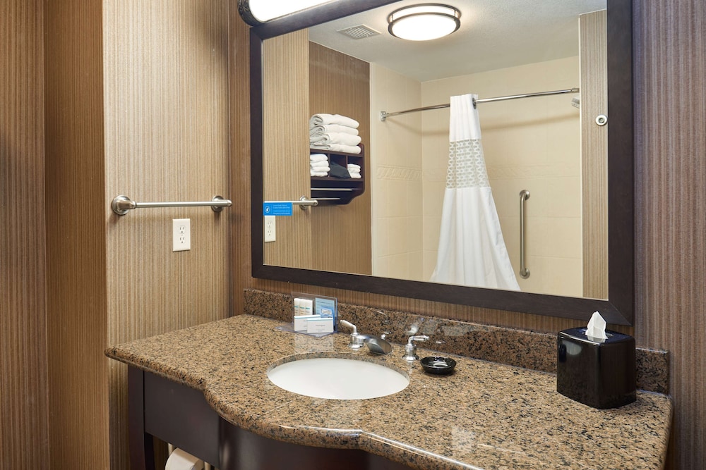 Hampton Inn & Suites Longview North - photo 28