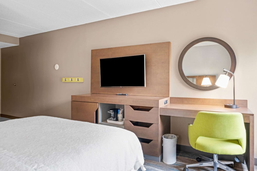 Hampton Inn Cleveland Westlake - photo 9