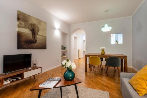 Luxury Design Apt in Brera District B Home — 4-Star Luxury Hotel in Milan, Italy