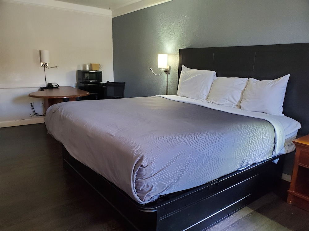 Relax Inn Little Rock - photo 12