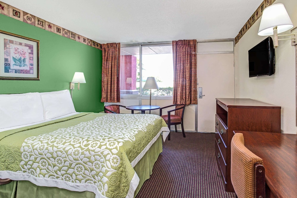Days Inn by Wyndham York Alabama - photo 17