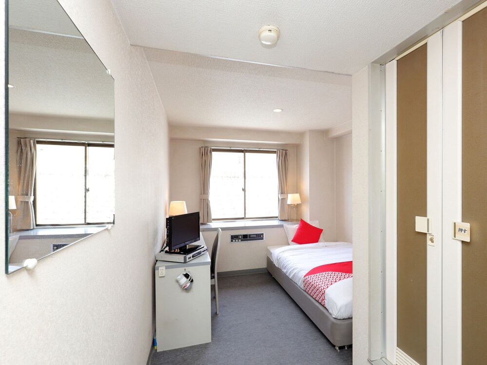 OYO Hotel Active Nobeoka in Nobeoka, Japan