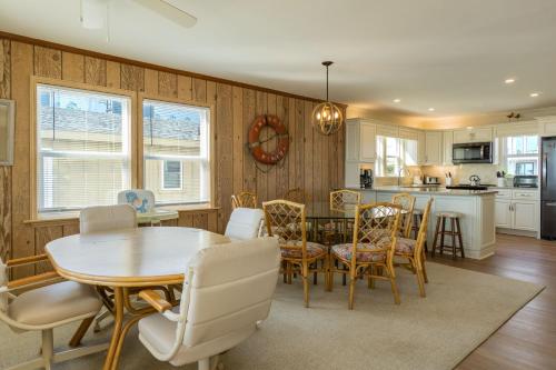 Yorkshire by Oak Island Accommodations - photo 43