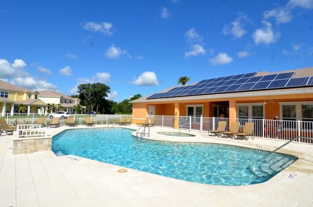 Serenity Dream In Clermont 3 Bedroom Townhouse by RedAwning Clermont — 4-Star Luxury Hotel in Clermont, United States