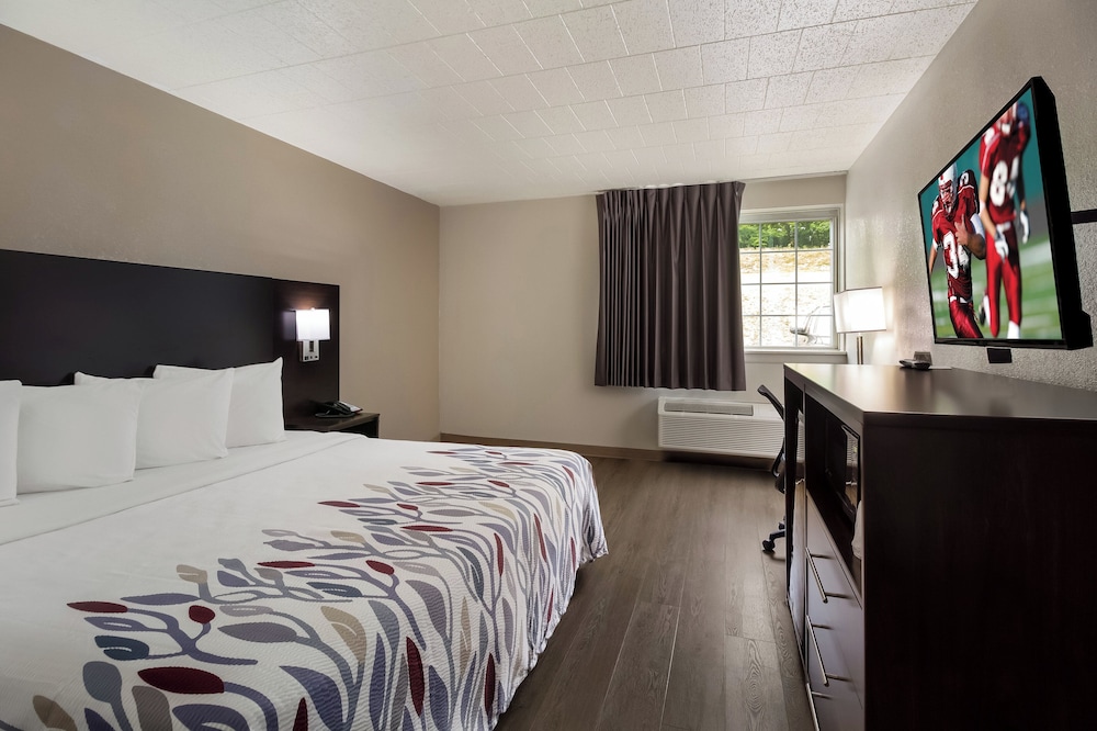 Red Roof Inn New Stanton - photo 17