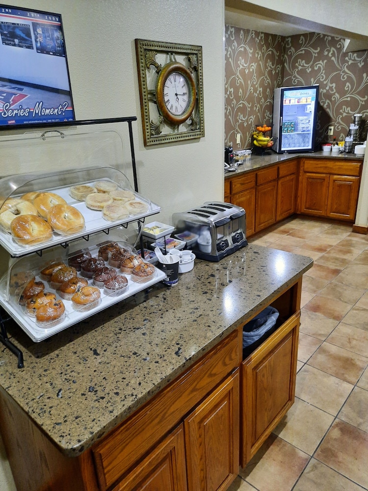 RiverTree Inn & Suites - photo 20