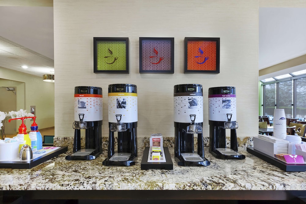 Hampton Inn Clinton - photo 25