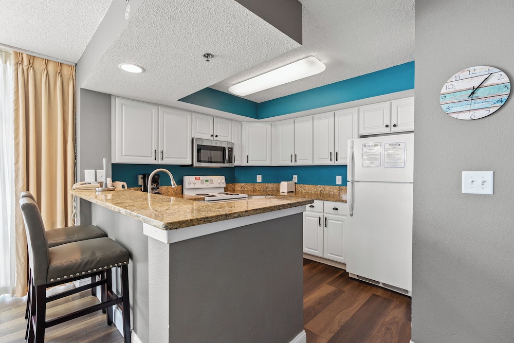 Units at Carolinian Beach Resort by Elliott Beach Rentals - photo 18