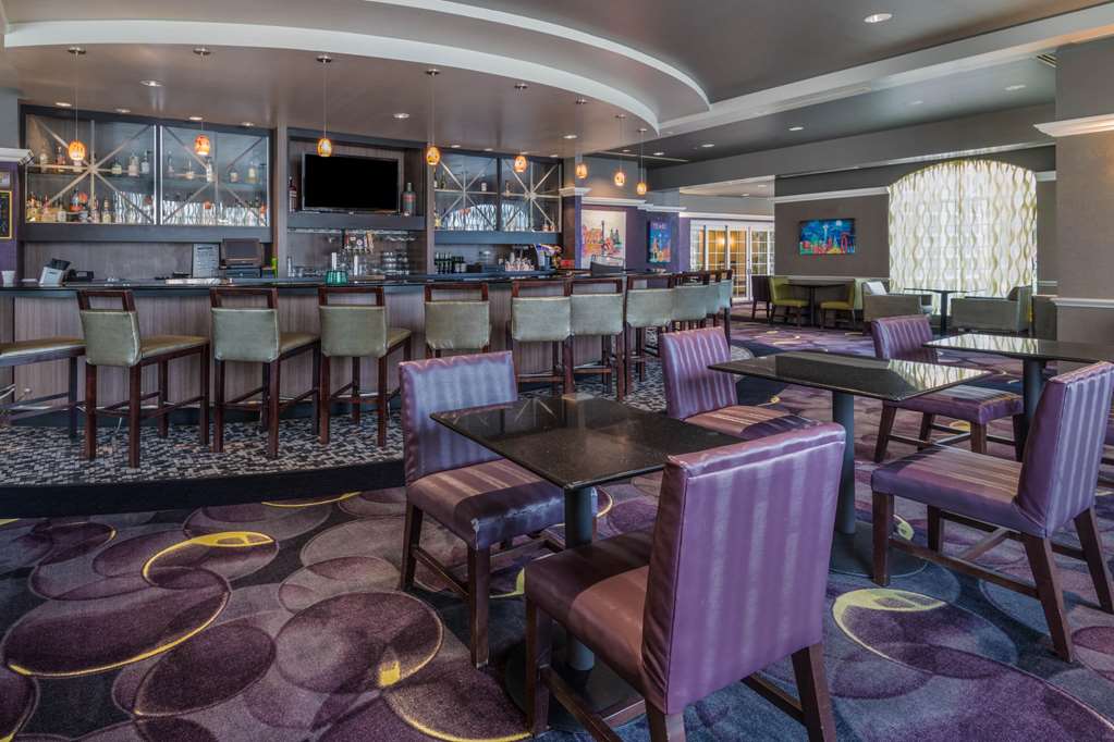 La Quinta Inn & Suites by Wyndham San Antonio Riverwalk - photo 46