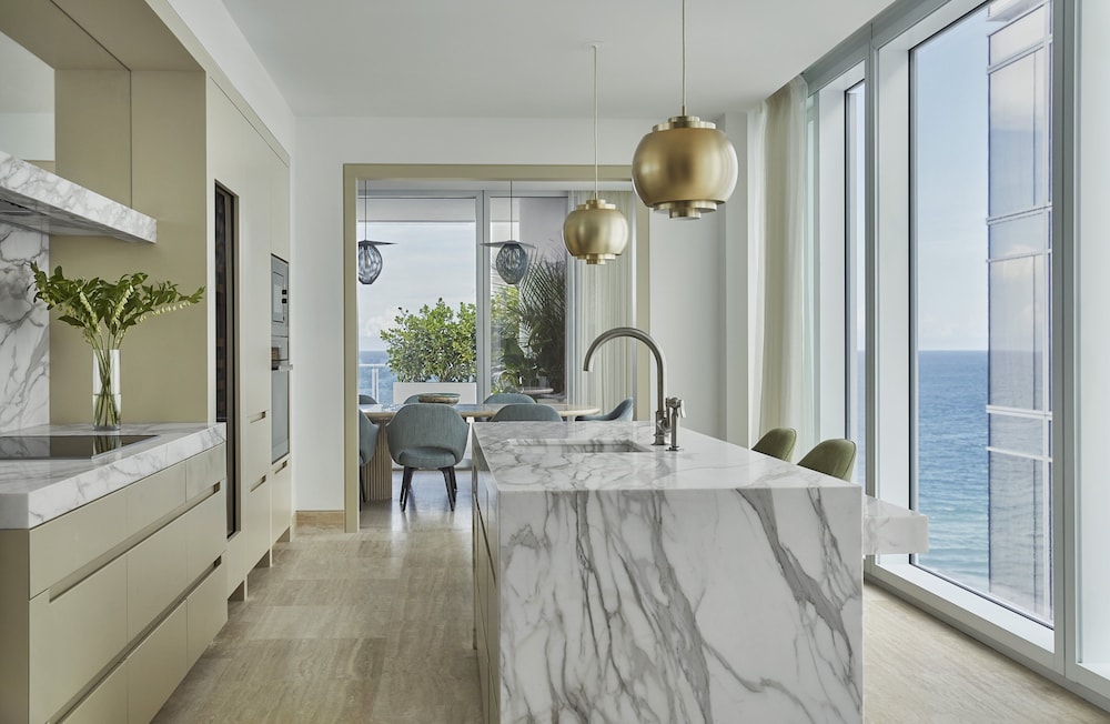 Four Seasons Hotel at The Surf Club - photo 36