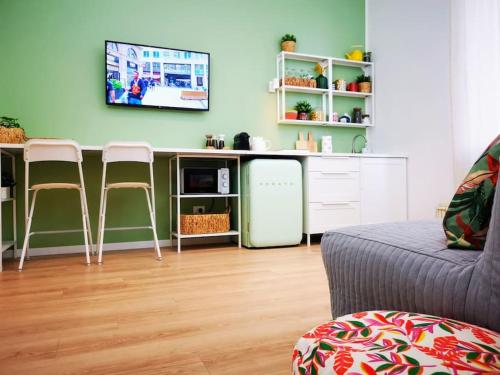 Sunny Flat 50 meters from the metro — 4-Star Luxury Hotel in Milan, Italy