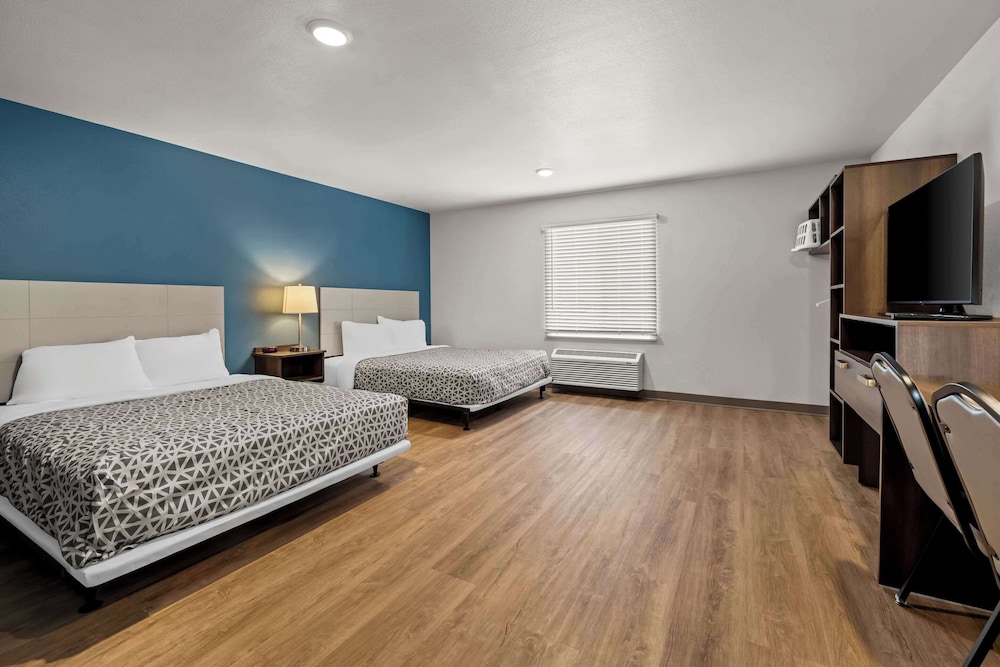 WoodSpring Suites Loves Park Rockford - photo 20