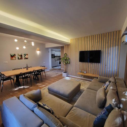 Apartament elegant cu terasă — 4-Star Luxury Hotel in Bucharest, Romania