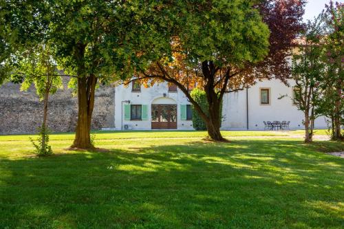 Corte Contessine — 4-Star Luxury Hotel in Valeggio Sul Mincio, Italy