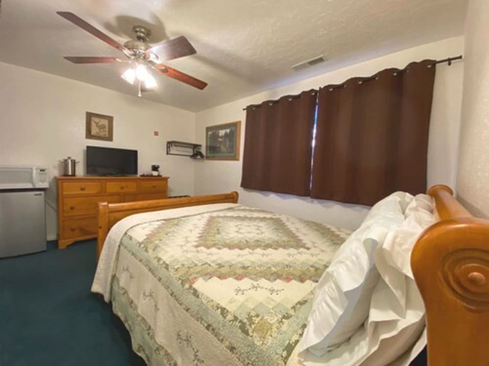 The Snuggle Inn - photo 23