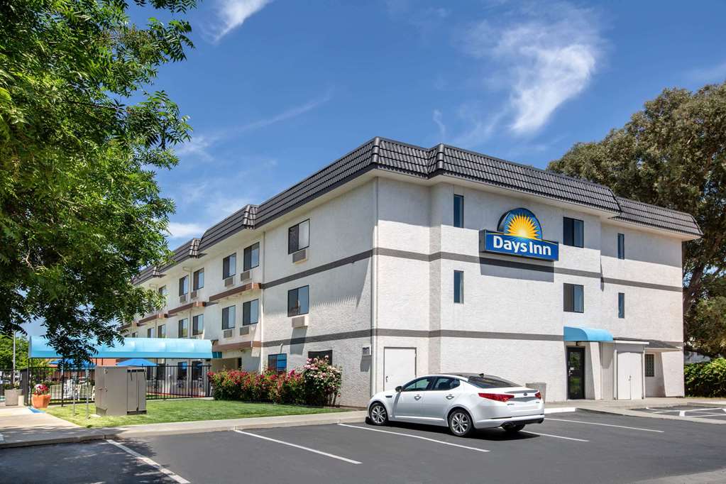 Days Inn by Wyndham Woodland - photo 6