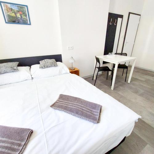 Room close to the centre H4