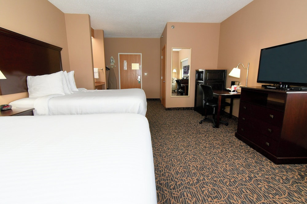 Cobblestone Inn & Suites Denison Majestic Hills - photo 23