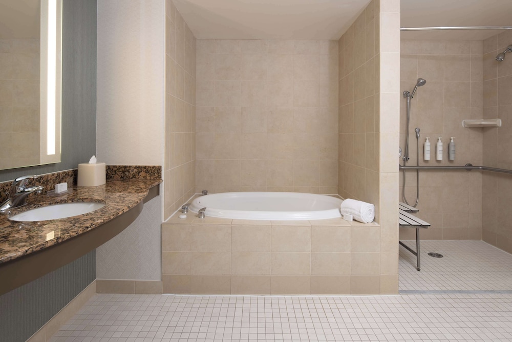 Hilton Garden Inn Fontana - photo 26