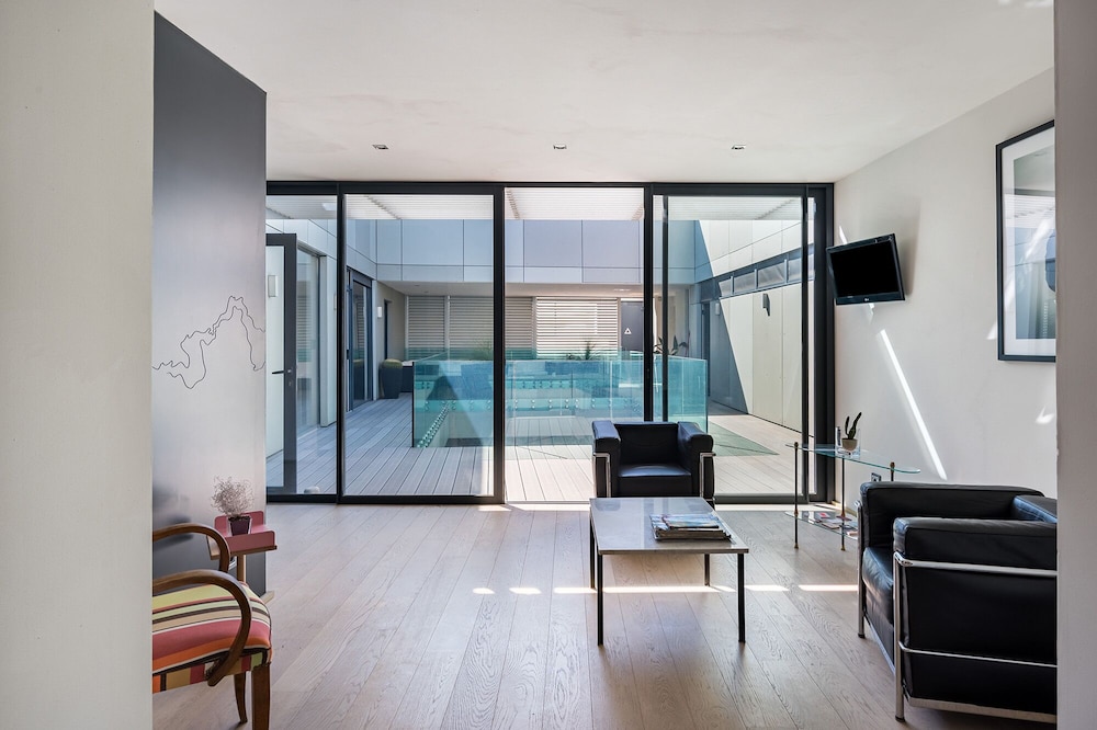 La Loge de Mer Lodge Urbain — 4-Star Luxury Hotel in Perpignan, France