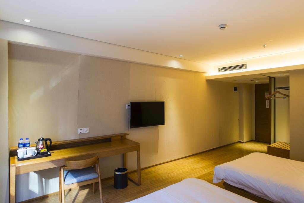 Ji Hotel - carbon neutral hotel in Yining