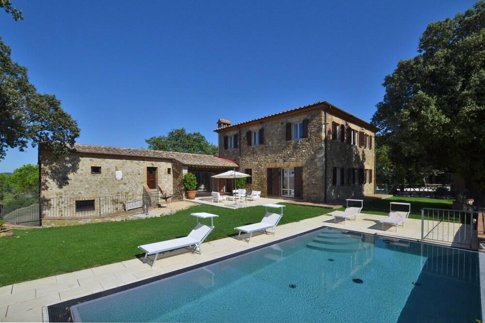 Paradiso Villas — 4-Star Luxury Hotel in Casole D'elsa, Italy