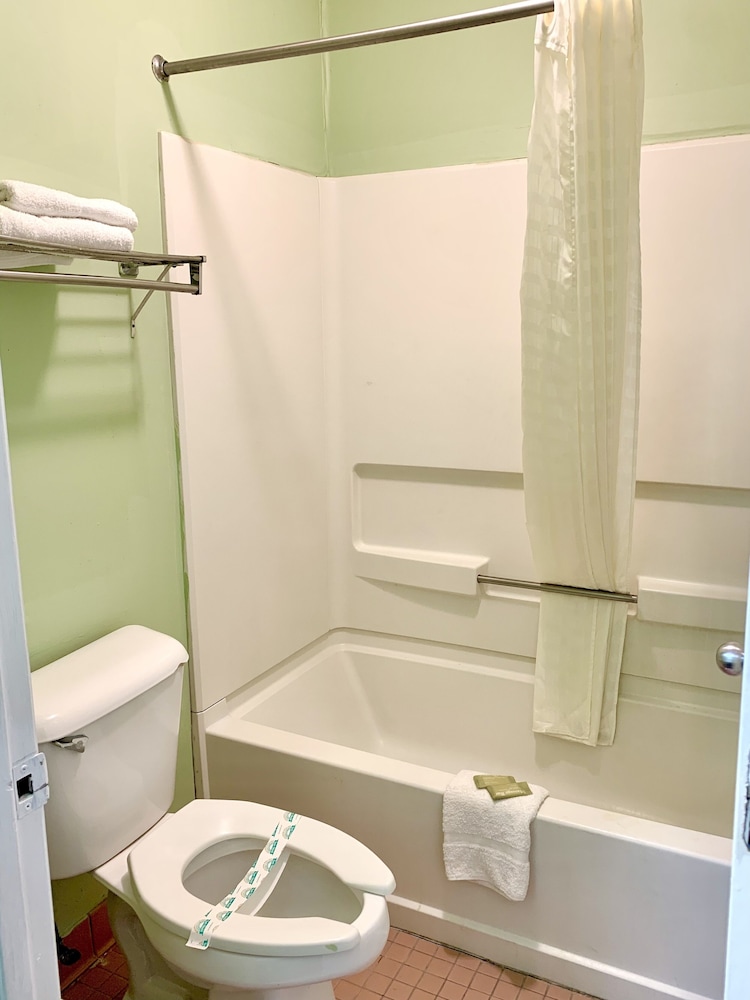 Executive Inn Chester - photo 20