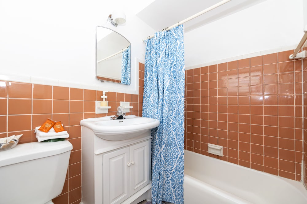 Tropic Isle Hotel and Apartment - photo 29
