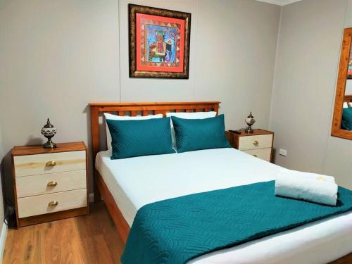 Cute Cottage 2 Bedrooms City & Strand Beach Location — 4-Star Luxury Hotel in Townsville, Australia